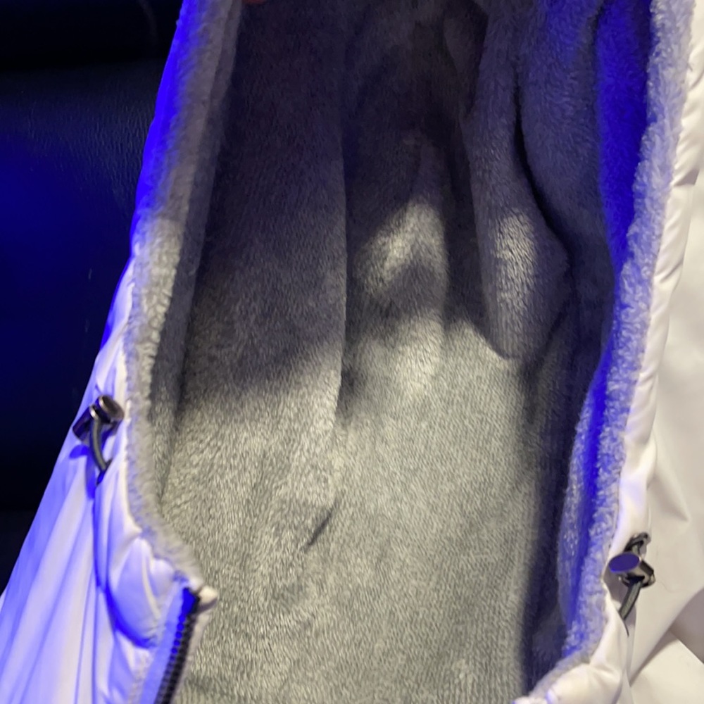Super cute cinched waist white coat with fur inside - Picture 6 of 8